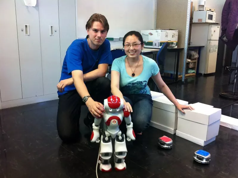 Avec ma collègue Ting et Nao, le robot de LISSI / U-PEC, Lieusaint, Paris