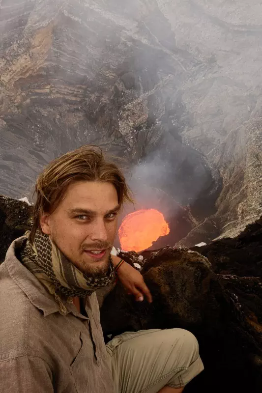 Le volcan Marum au milieu d’Ambrym et son lac de lave